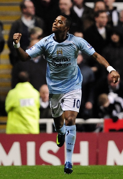 德甲官博祝贺邵佳一：期待邵佳一带领中国国家队走向更高舞台（德甲官微致贺邵佳一：期待其率国足迈向更高舞台）