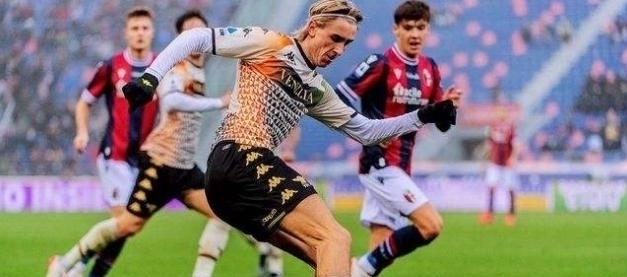 足球英超球迷怒喷转播商调整赛程（英超球迷怒批转播商调整赛程）