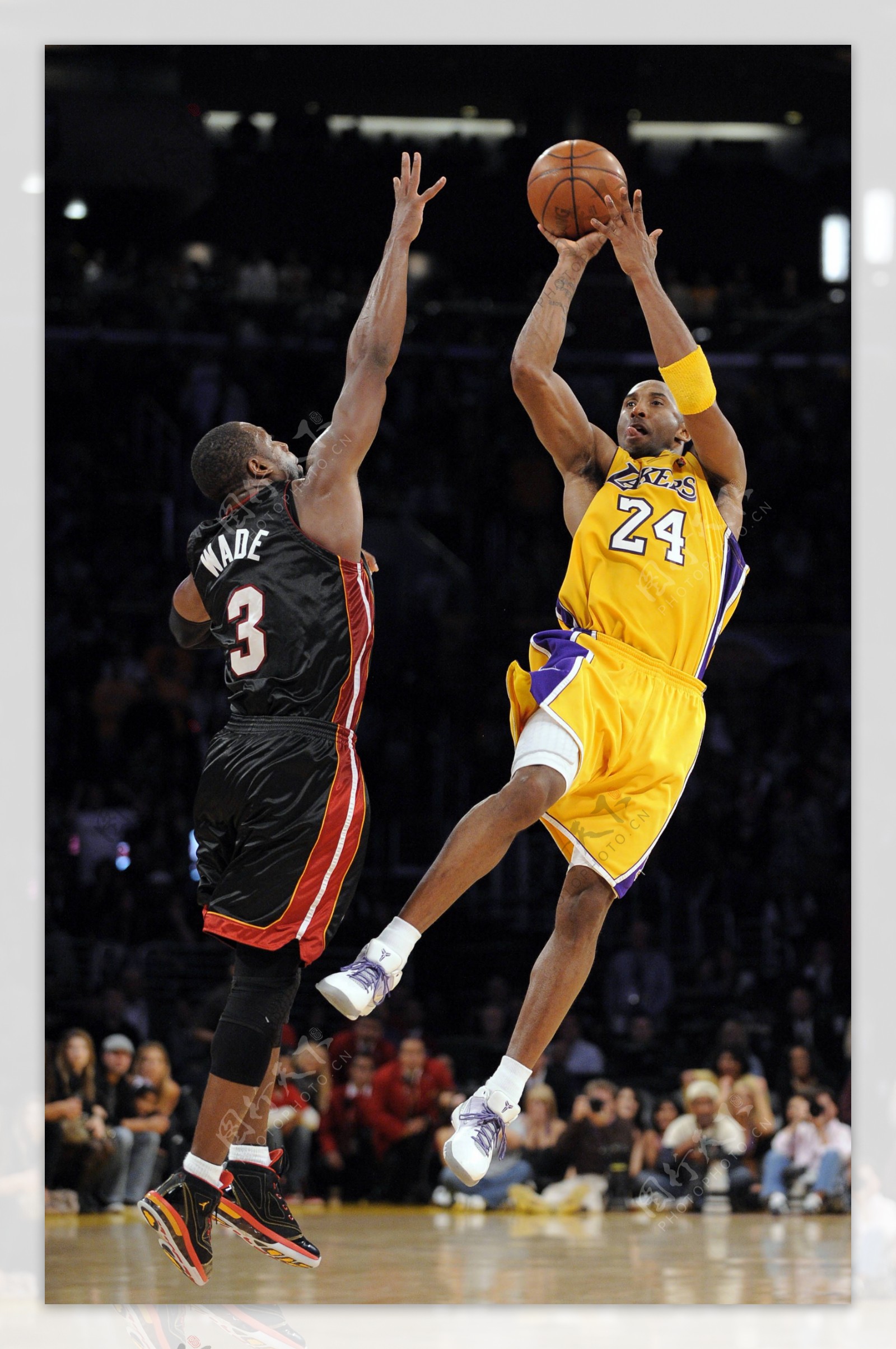 康宁汉姆29+10+8率队大胜，个人高效砍下准三双（康宁汉姆29分10板8助高效发威，领衔大胜收获准三双）