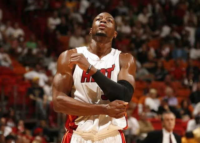 石雪清谈邵佳一出任国足主帅：带队成绩估摸不会有佳也不会有一（石雪清评邵佳一出任国足主帅：成绩大概率中规中矩，难有惊喜也不至太差）