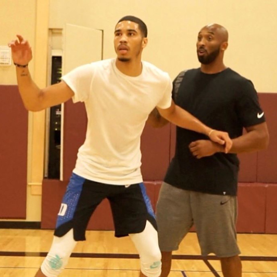 NBA：湖人遭遇惨败 浓眉受困犯规困扰（NBA：湖人大比分失利，浓眉深陷犯规困境）