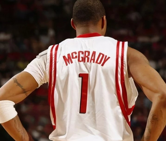 杰伦·约翰逊本赛季4次三双追平队史纪录，生涯6次排队史第二（杰伦·约翰逊单季4次三双追平队史纪录，生涯累计6次居队史第二）