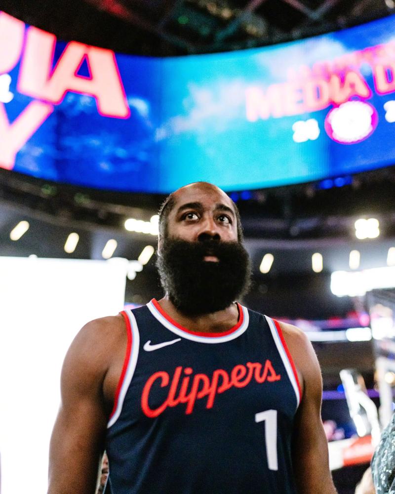 每周电子厂：安东尼倒钩爆头染红，澳超赛场惊现断子绝孙脚（每周电子厂：安东尼倒钩击中头部被红牌罚下，澳超赛场上演断子绝孙式恶铲）