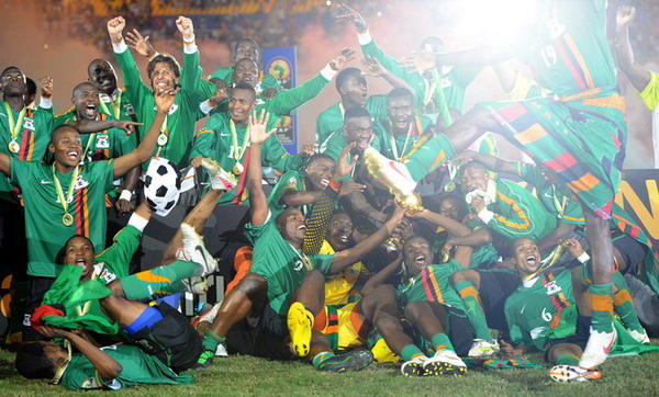 中超改跨年制，融入世界还是盲目跟风？（中超跨年赛制：拥抱国际还是随波逐流？）