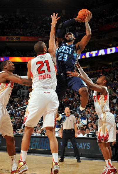 支持河南队，一河南球迷从航体骑三轮车前往足协杯决赛地苏州（为河南队加油，河南球迷骑三轮自航体出发奔赴足协杯决赛地苏州）