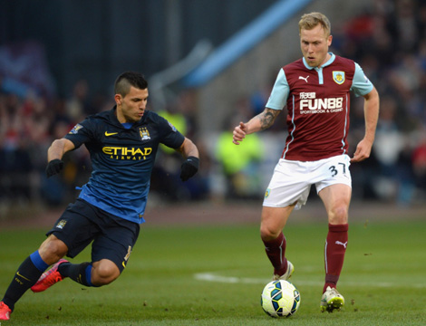 每体：巴萨目前对莱万的原则是，要么大幅降薪要么自由身离开（每体：巴萨给莱万两条路——要么大幅降薪，要么自由离队）